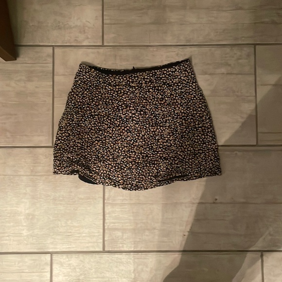 cute floral skirt - Picture 1 of 2